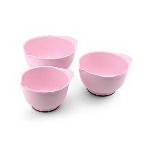 Pink kitchen accessories: Pink mixing bowls