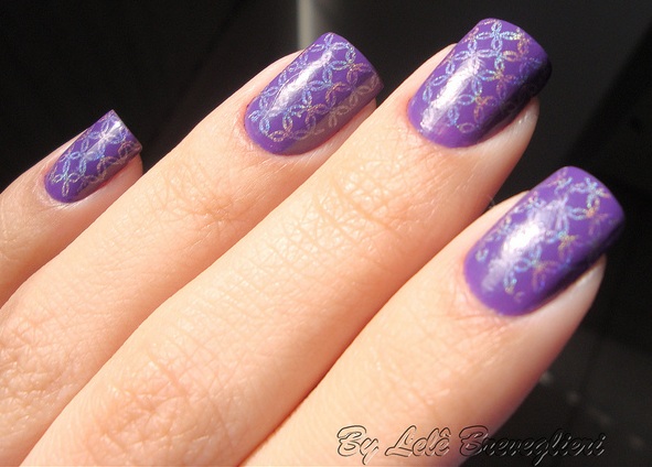 Purple Nail Art with Nail stamping by Lelê Breveglieri