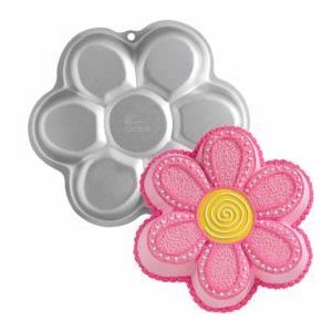 Girly cakes: Daisy flower cake pan