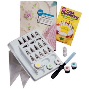 Cake and cupcake decorating set