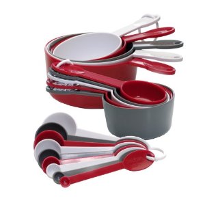 Girly kitchenware: Measuring cup and spoon set 