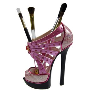 Girls desk organization: pink shoe pen holder