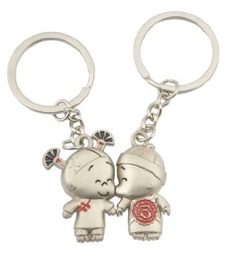 kissing couples keychains
